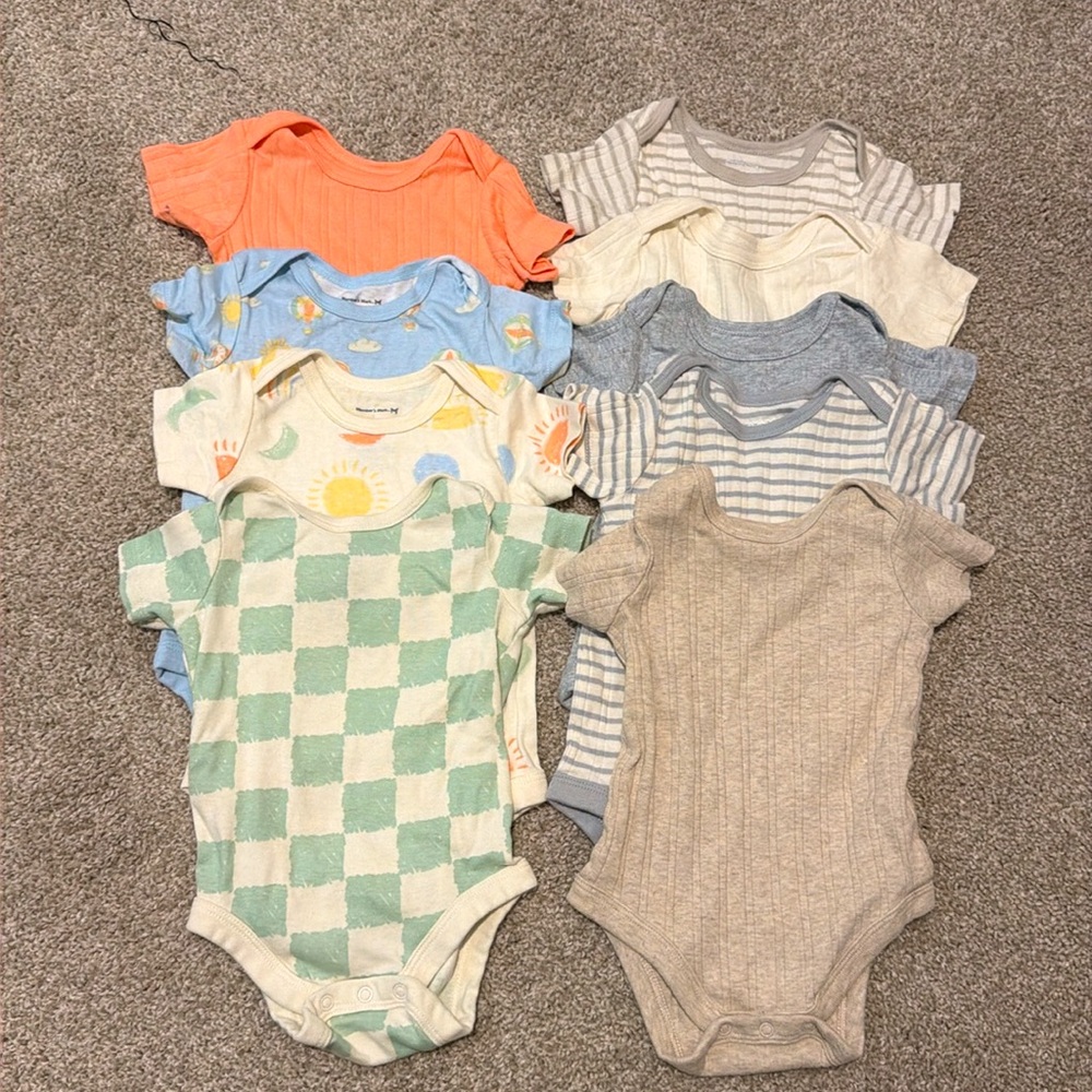 100% cotton Unisex Mixed Short-Sleeve One-Piece Bodysuits - Assorted Colors